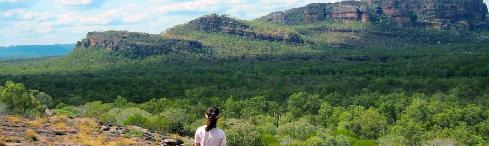 Tourist at Nawurlandja lookout
