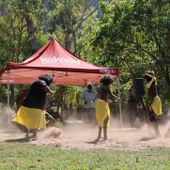 Manmoyi dancers